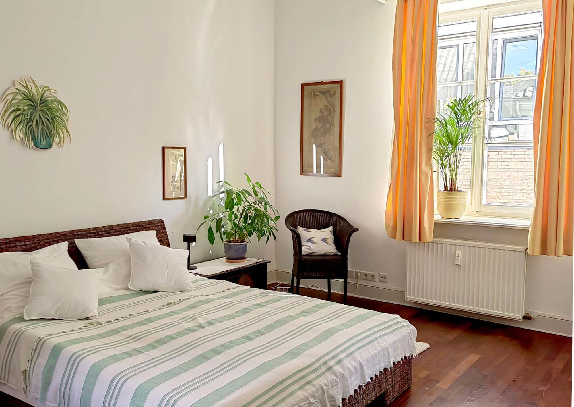 Epic Location Apartment *